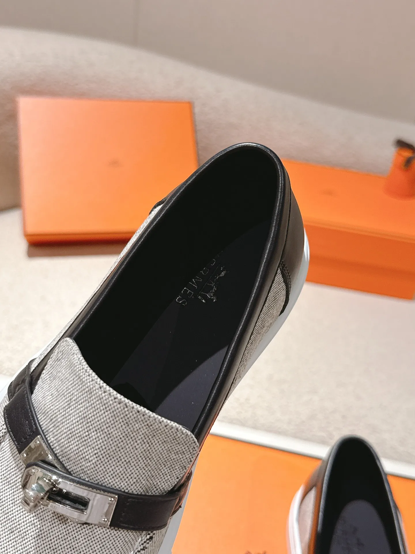 Men's shoes 💰640💰 Hermes# New Kelly buckle thick-soled loafers. Upper: cowhide/suede material. Lining: sheepskin lining. Outsole: exclusive molded outsole. Size: women's size 35-40, men's size 39-45 (female 41/male 46 customized, non-refundable)
